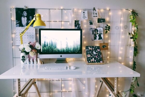 How to decorate an office in the house