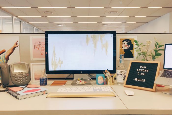 How to decorate my cubicle with no windows